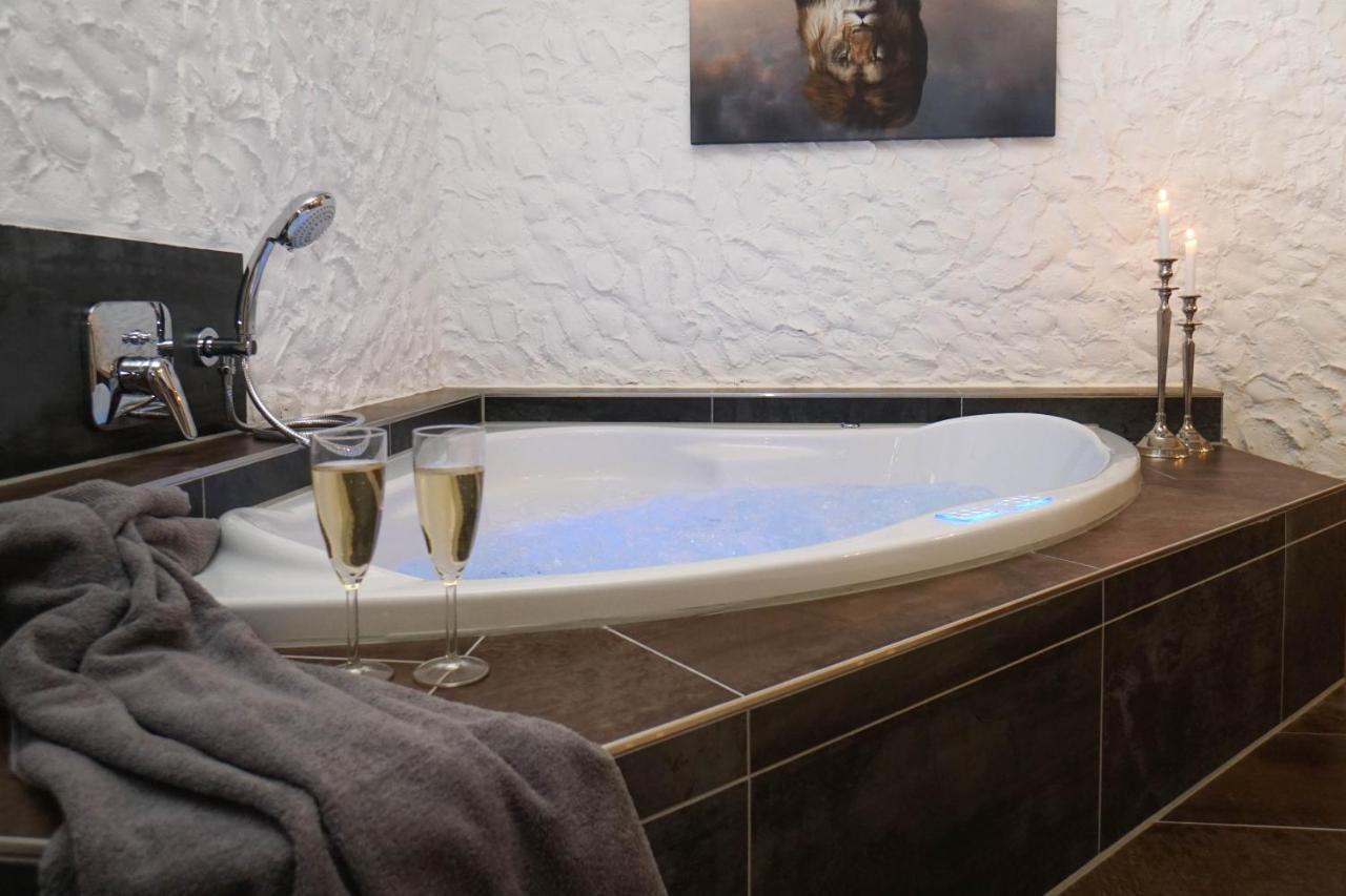 Ruhe Unter Reet-Haus Mit Sauna, Whirlpool Und Kamin Gnarrenburg Kültér fotó