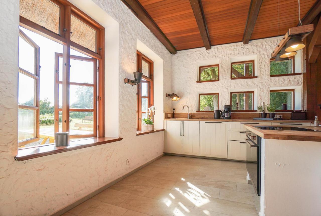 Ruhe Unter Reet-Haus Mit Sauna, Whirlpool Und Kamin Gnarrenburg Kültér fotó